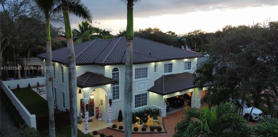 Casa en Miami Lakes, Florida 5 dormitorios № 1984038