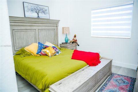 Casa en venta en Miami Lakes, Florida, 5 dormitorios № 1984038 - foto 14