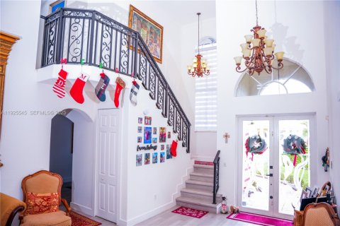 Casa en venta en Miami Lakes, Florida, 5 dormitorios № 1984038 - foto 11