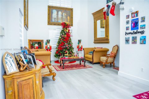 Casa en venta en Miami Lakes, Florida, 5 dormitorios № 1984038 - foto 3