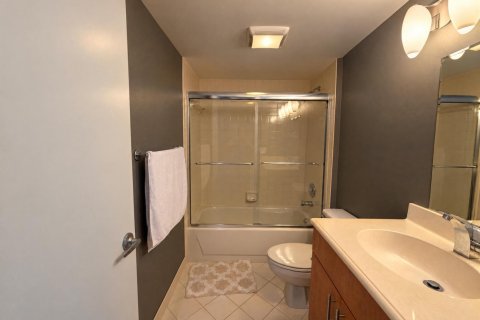 Copropriété à vendre à Boca Raton, Floride: 2 chambres, 128.67 m2 № 2411797 - photo 13