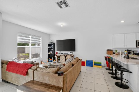 Townhouse in Lake Worth, Florida 4 bedrooms, 171.96 sq.m. № 2087561 - photo 11