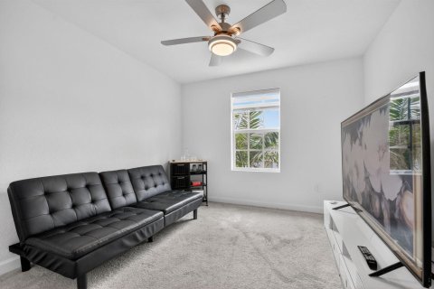 Townhouse in Lake Worth, Florida 4 bedrooms, 171.96 sq.m. № 2087561 - photo 26