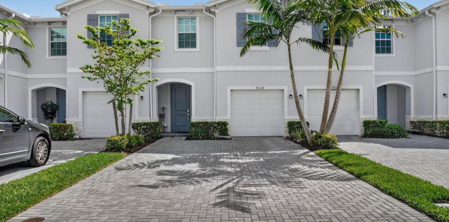 Townhouse in Lake Worth, Florida 4 bedrooms, 171.96 sq.m. № 2087561