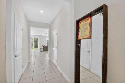 Townhouse in Lake Worth, Florida 4 bedrooms, 171.96 sq.m. № 2087561 - photo 4