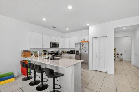 Townhouse in Lake Worth, Florida 4 bedrooms, 171.96 sq.m. № 2087561 - photo 10