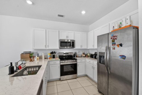 Townhouse in Lake Worth, Florida 4 bedrooms, 171.96 sq.m. № 2087561 - photo 8