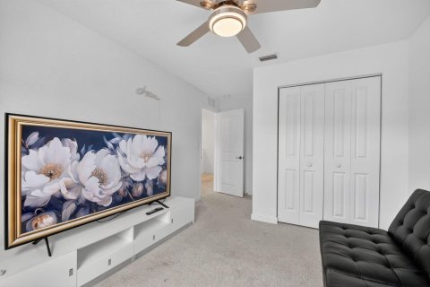 Townhouse in Lake Worth, Florida 4 bedrooms, 171.96 sq.m. № 2087561 - photo 27