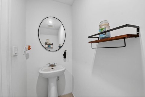 Townhouse in Lake Worth, Florida 4 bedrooms, 171.96 sq.m. № 2087561 - photo 6