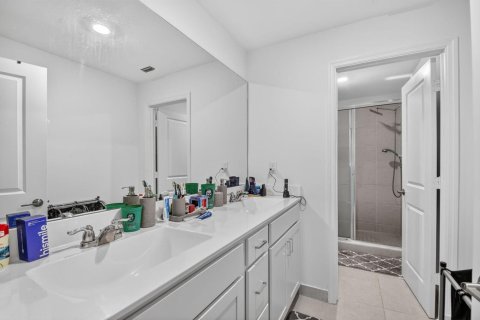 Townhouse in Lake Worth, Florida 4 bedrooms, 171.96 sq.m. № 2087561 - photo 17