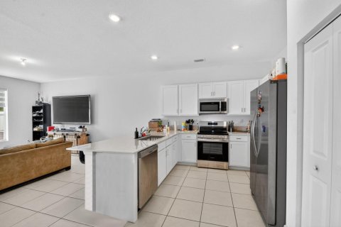 Townhouse in Lake Worth, Florida 4 bedrooms, 171.96 sq.m. № 2087561 - photo 7