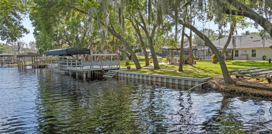 Villa ou maison à Clermont, Floride 4 chambres, 239.04 m2 № 2210459