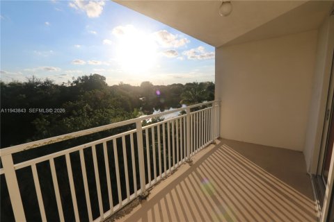 Condo in Hialeah, Florida, 2 bedrooms  № 2003006 - photo 22