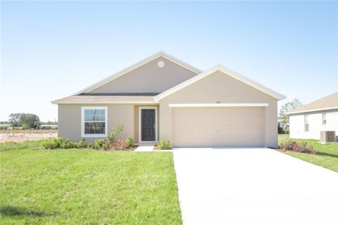 House in Frostproof, Florida 3 bedrooms, 117.61 sq.m. № 1718368 - photo 1