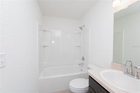 House in Frostproof, Florida 3 bedrooms, 117.61 sq.m. № 1718368 - photo 8