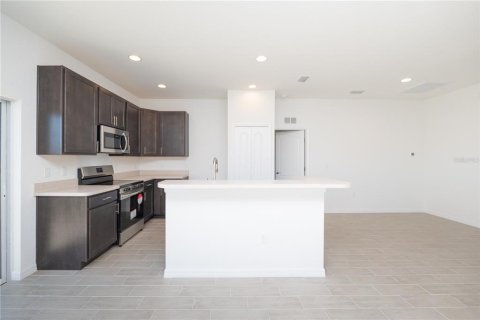 House in Frostproof, Florida 3 bedrooms, 117.61 sq.m. № 1718368 - photo 3