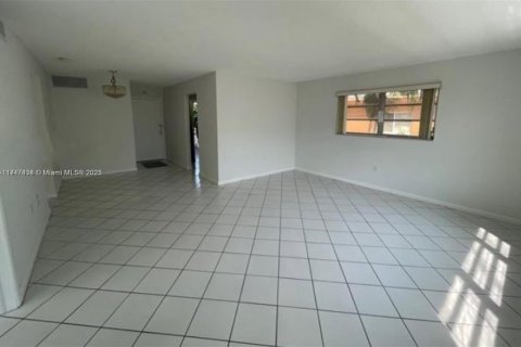 Condo in Bay Harbor Islands, Florida, 2 bedrooms  № 1812283 - photo 2