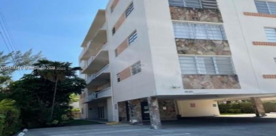 Condo in Bay Harbor Islands, Florida, 2 bedrooms  № 1812283