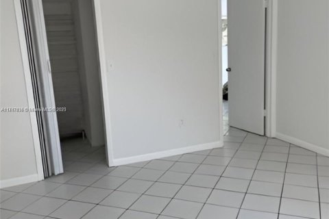 Condo in Bay Harbor Islands, Florida, 2 bedrooms  № 1812283 - photo 8