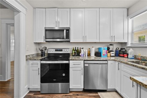 House in Saint Petersburg, Florida 3 bedrooms, 104.05 sq.m. № 1751495 - photo 9