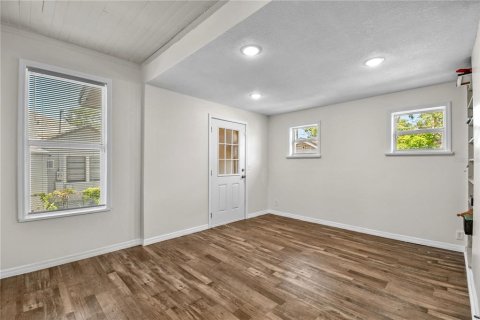 House in Saint Petersburg, Florida 3 bedrooms, 104.05 sq.m. № 1751495 - photo 17