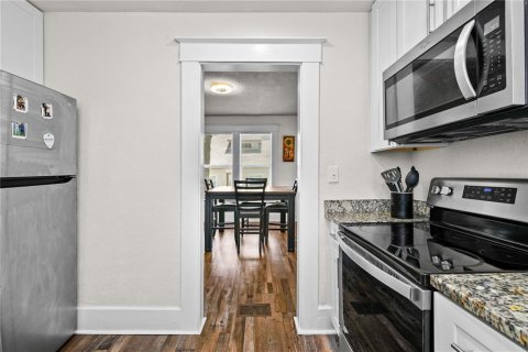 House in Saint Petersburg, Florida 3 bedrooms, 104.05 sq.m. № 1751495 - photo 10