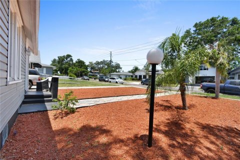 House in Saint Petersburg, Florida 3 bedrooms, 104.05 sq.m. № 1751495 - photo 4