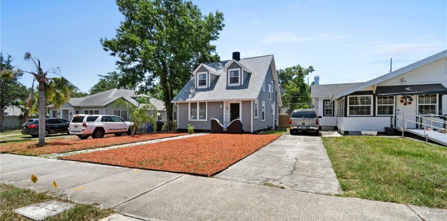 House in Saint Petersburg, Florida 3 bedrooms, 104.05 sq.m. № 1751495