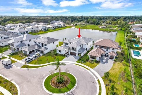 Купить виллу или дом в Купер-Сити, Флорида 6 спален, 536.98м2, № 1811200 - фото 2