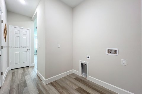 Купить виллу или дом в Норт-Порт, Флорида 4 спальни, 168.15м2, № 1942452 - фото 18