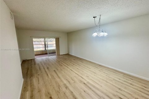 Copropriété à vendre à Margate, Floride: 2 chambres, 91.97 m2 № 1963183 - photo 2