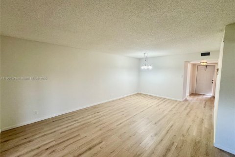 Copropriété à vendre à Margate, Floride: 2 chambres, 91.97 m2 № 1963183 - photo 3