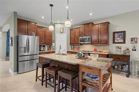 House in San Antonio, Florida 3 bedrooms, 183.3 sq.m. № 2312980 - photo 3