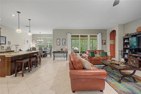 House in San Antonio, Florida 3 bedrooms, 183.3 sq.m. № 2312980 - photo 2