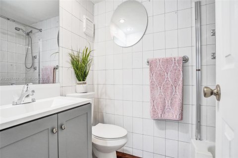 Copropriété à vendre à Hallandale Beach, Floride: 2 chambres, 97.55 m2 № 2090469 - photo 14