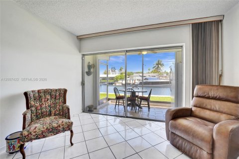 Copropriété à vendre à Hallandale Beach, Floride: 2 chambres, 97.55 m2 № 2090469 - photo 4
