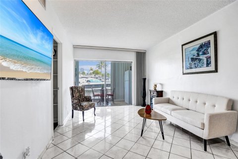 Copropriété à vendre à Hallandale Beach, Floride: 2 chambres, 97.55 m2 № 2090469 - photo 5