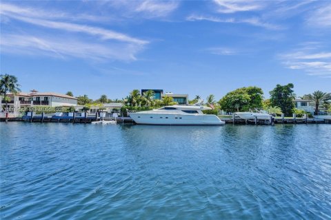 Copropriété à vendre à Hallandale Beach, Floride: 2 chambres, 97.55 m2 № 2090469 - photo 2