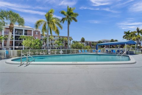 Copropriété à vendre à Hallandale Beach, Floride: 2 chambres, 97.55 m2 № 2090469 - photo 15