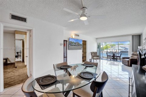 Copropriété à vendre à Hallandale Beach, Floride: 2 chambres, 97.55 m2 № 2090469 - photo 28