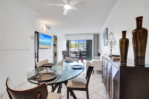 Copropriété à vendre à Hallandale Beach, Floride: 2 chambres, 97.55 m2 № 2090469 - photo 8