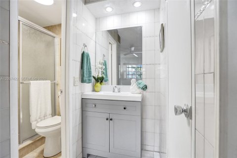Copropriété à vendre à Hallandale Beach, Floride: 2 chambres, 97.55 m2 № 2090469 - photo 12