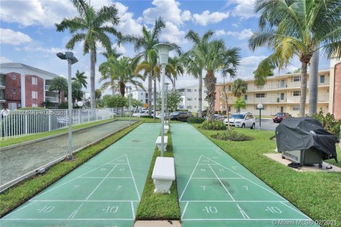 Copropriété à vendre à Hallandale Beach, Floride: 2 chambres, 97.55 m2 № 2090469 - photo 16