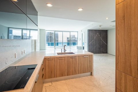 Condo in Miami, Florida, 2 bedrooms  № 1938790 - photo 9