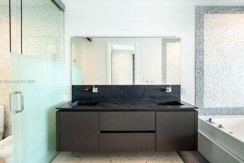 Condo in Miami, Florida, 2 bedrooms  № 1938790 - photo 26