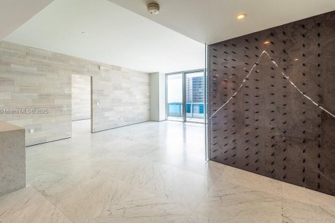 Condo in Miami, Florida, 2 bedrooms  № 1938790 - photo 17