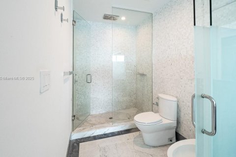 Condo in Miami, Florida, 2 bedrooms  № 1938790 - photo 27