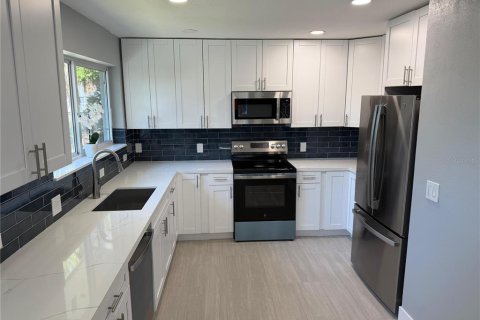 House in Deerfield Beach, Florida 3 bedrooms, 105.91 sq.m. № 2207970 - photo 6