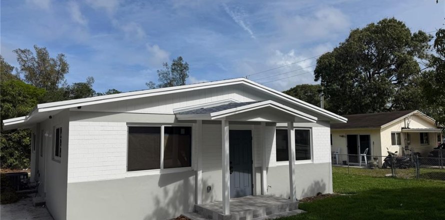 House in Deerfield Beach, Florida 3 bedrooms, 105.91 sq.m. № 2207970