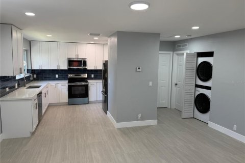 House in Deerfield Beach, Florida 3 bedrooms, 105.91 sq.m. № 2207970 - photo 10